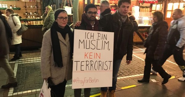 muslime_gegen_terror_berlin_7fb894042eba6fa245f45739c3d5af6e.jpg